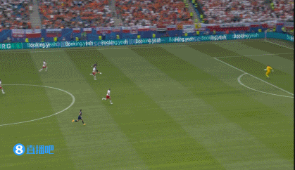 射门失败……荷兰队2对2反击 加克波过掉西蒙斯 射门偏出