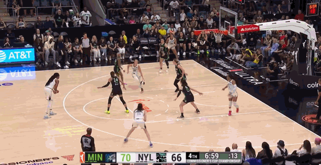 斯图尔特连得3分 打成2+1 带队打出9-0 瞬间追上比分