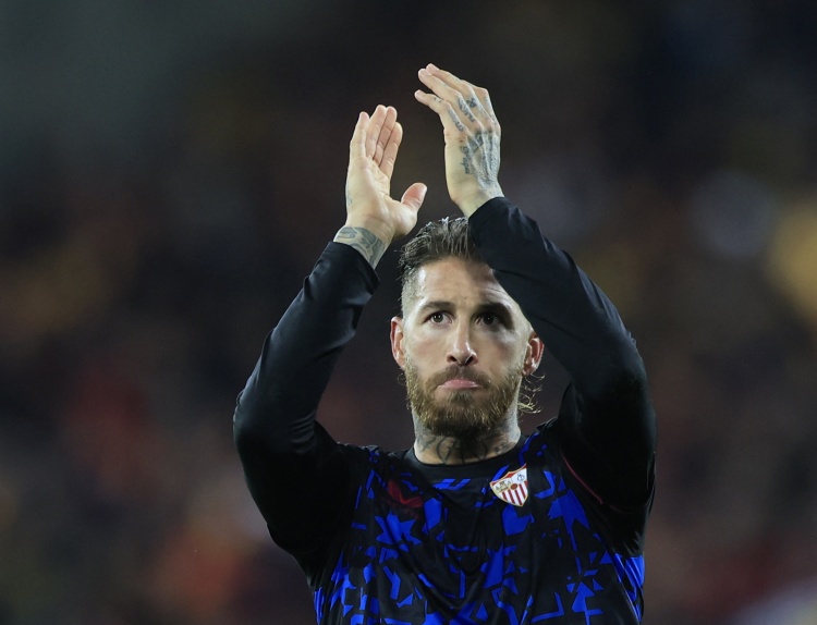 早报:神剧本!曼联3-3绝平波尔图,马奎尔救主