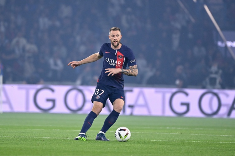 早报:曼联决定留任滕哈赫