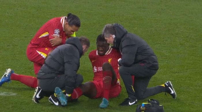 早报:C罗双响生涯915球 范尼出任莱斯特城主帅